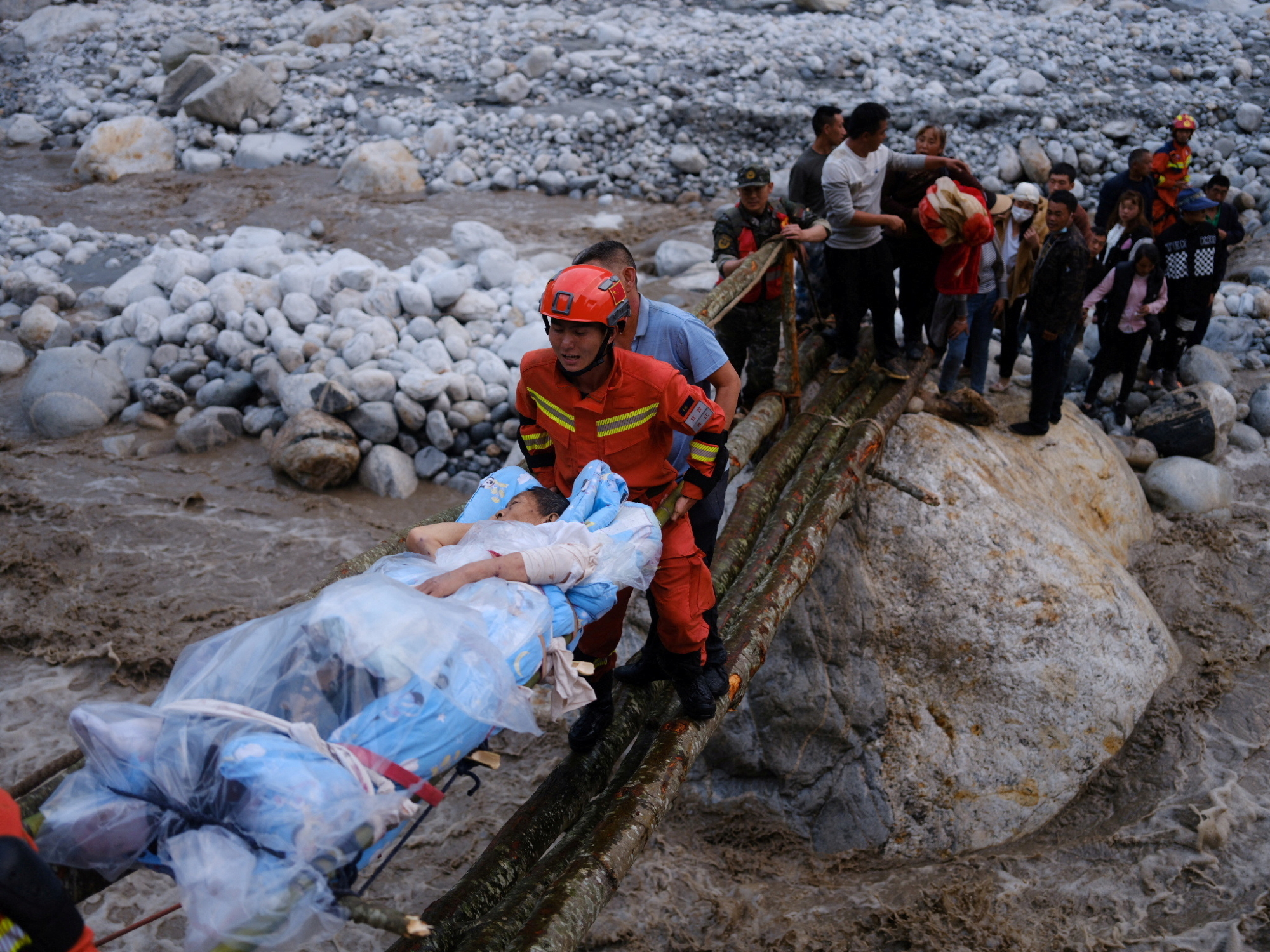 Κίνα: 82 οι νεκροί από τον φονικό σεισμό – Φόβοι για κατολισθήσεις