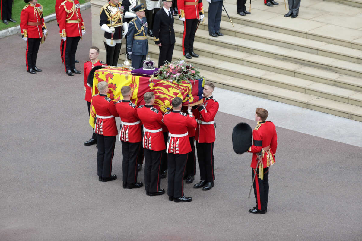 Κηδεία Βασίλισσας Ελισάβετ: Ρεκόρ τηλεθέασης όλων των εποχών – Την είδαν πάνω από 4 δισ άνθρωποι