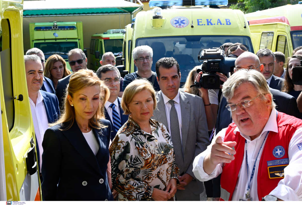 ΕΚΑΒ: 20 υπερσύγχρονα ασθενοφόρα δωρεά από την Ένωση Ελλήνων Εφοπλιστών