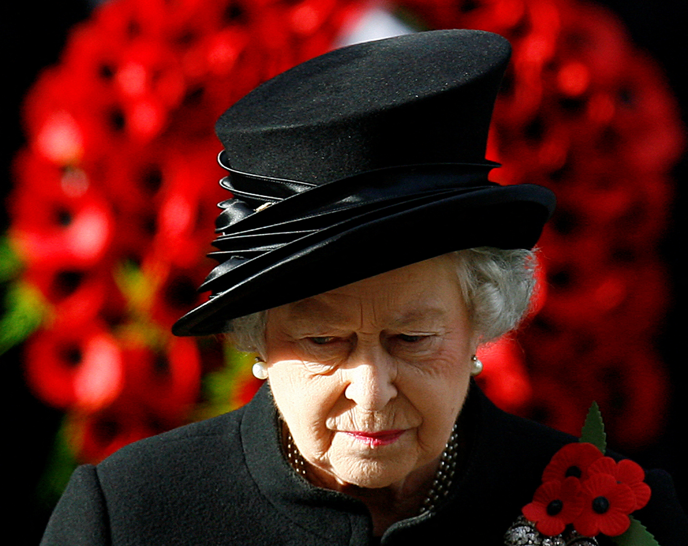FILE PHOTO: Britain's Queen Elizabeth stands during the Remembrance Sunday service at the Cenotaph in Whitehall, London, Britain, November 12, 2006.   REUTERS