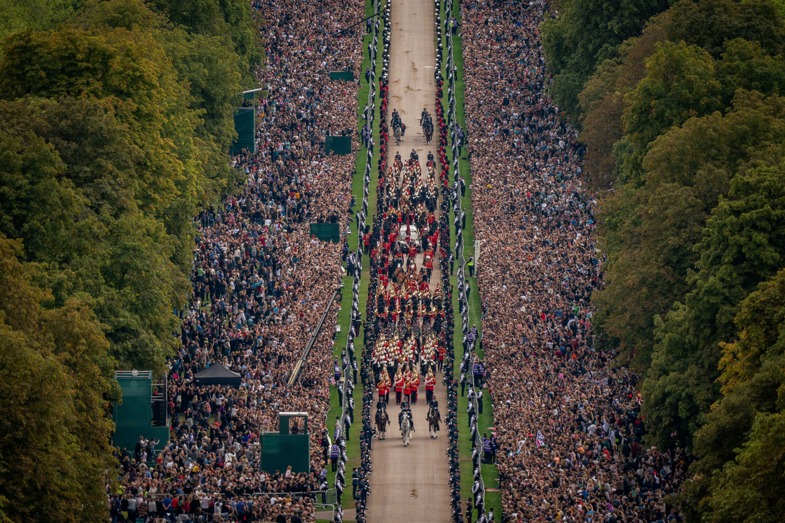 Κηδεία βασίλισσας Ελισάβετ: Ο μεγαλοπρεπής επίλογος σε μια μακρά μοναρχία – Το «αντίο» όλου του πλανήτη