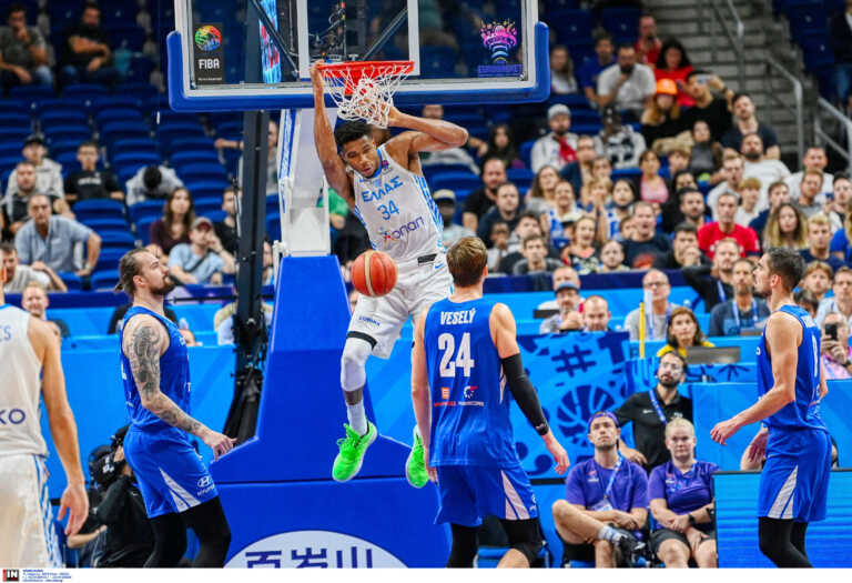 Οργή Τσέχων για τη διαιτησία με την Εθνική Ελλάδας μπάσκετ: «Αντιμετώπιση σταρ σε Αντετοκούνμπο, δεν ήθελε να τον χάσει η FIBA»