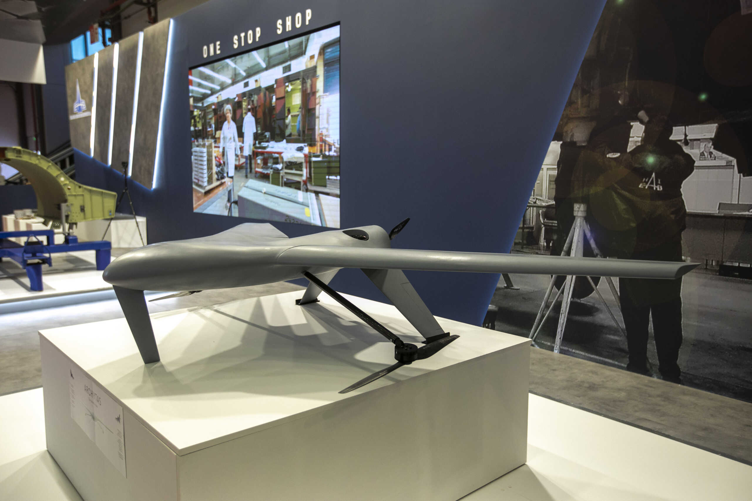 ΔΕΘ 2022: Ομοίωμα του πρώτου ελληνικού drone «Αρχύτας» στο περίπτερο της ΕΑΒ
