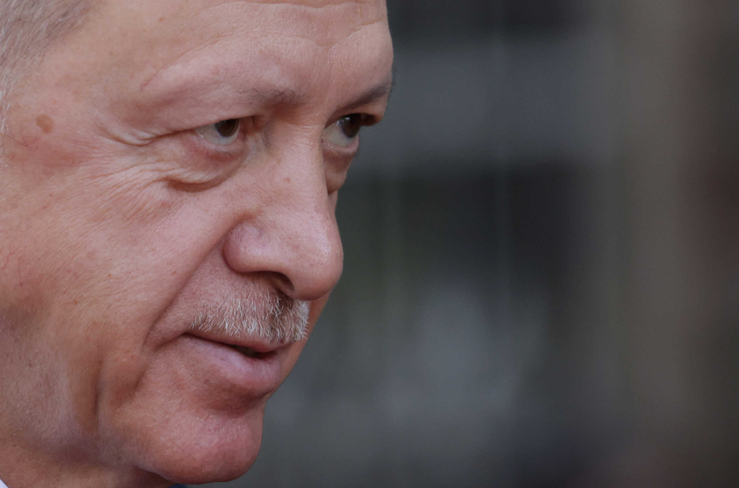 «Ο Ερντογάν προσπαθεί να πιέσει την Ελλάδα να ανοίξει τα σύνορα της για να διαπραγματευτεί ανταλλάγματα»