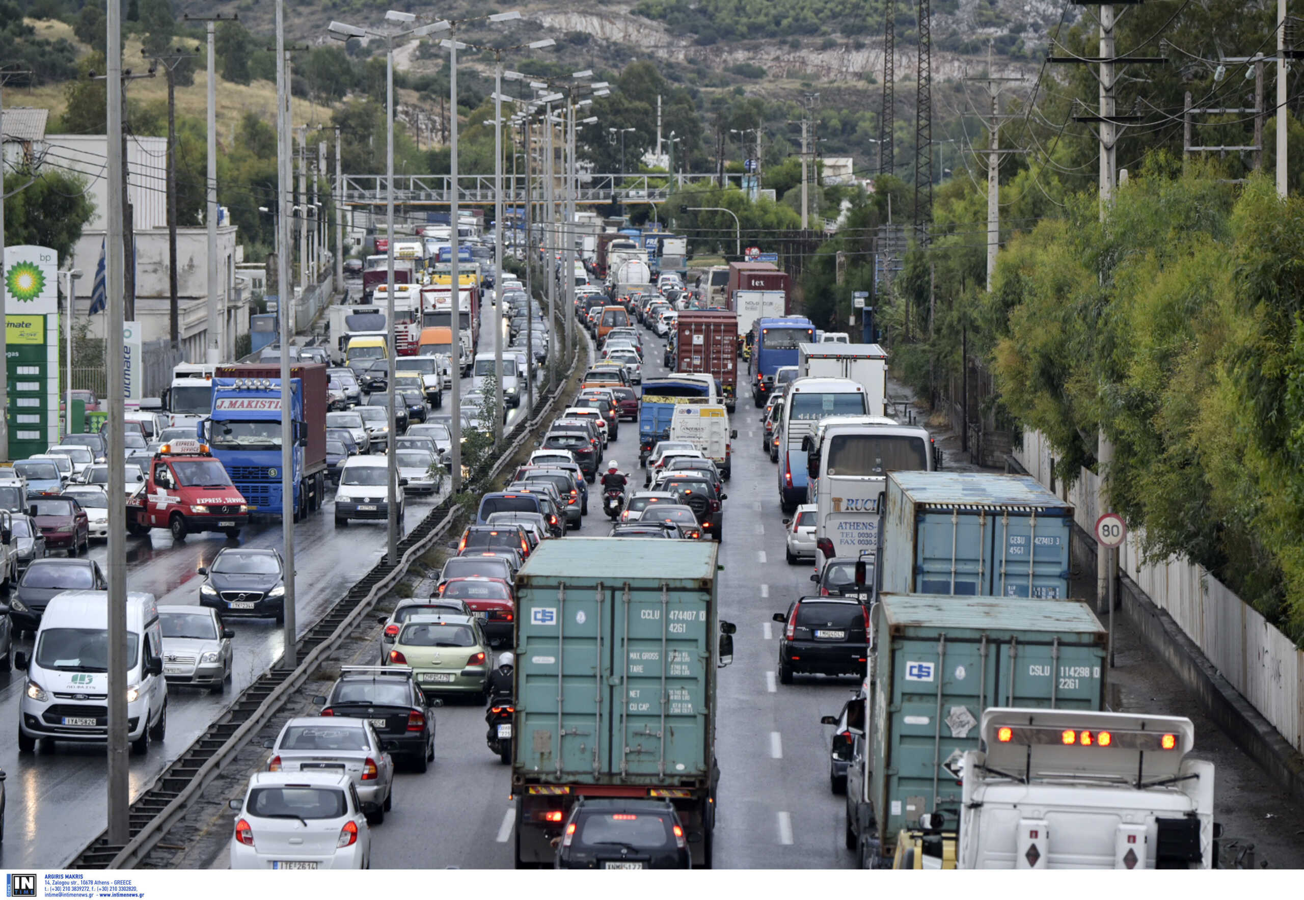 Τροχαίο στο Χαϊδάρι – Μεγάλη κίνηση στην Εθνική Αθηνών – Κορίνθου