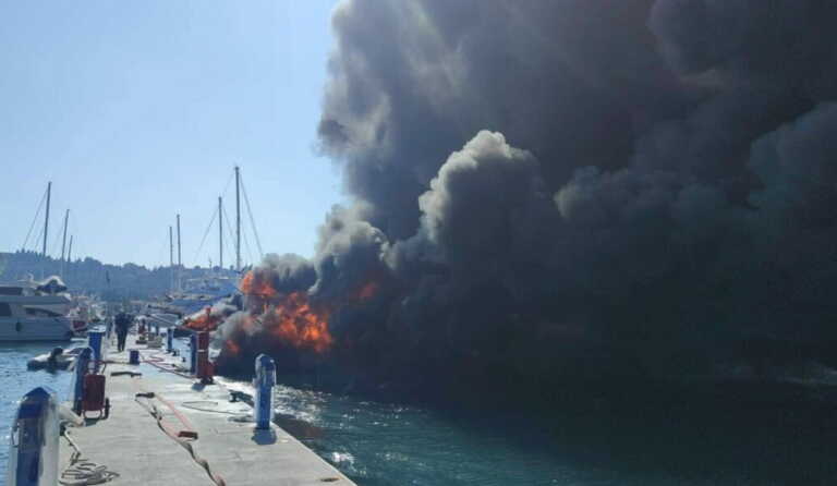 Φωτιά σε τέσσερα σκάφη στην Κέρκυρα - Μεγάλη επιχείρηση της πυροσβεστικής