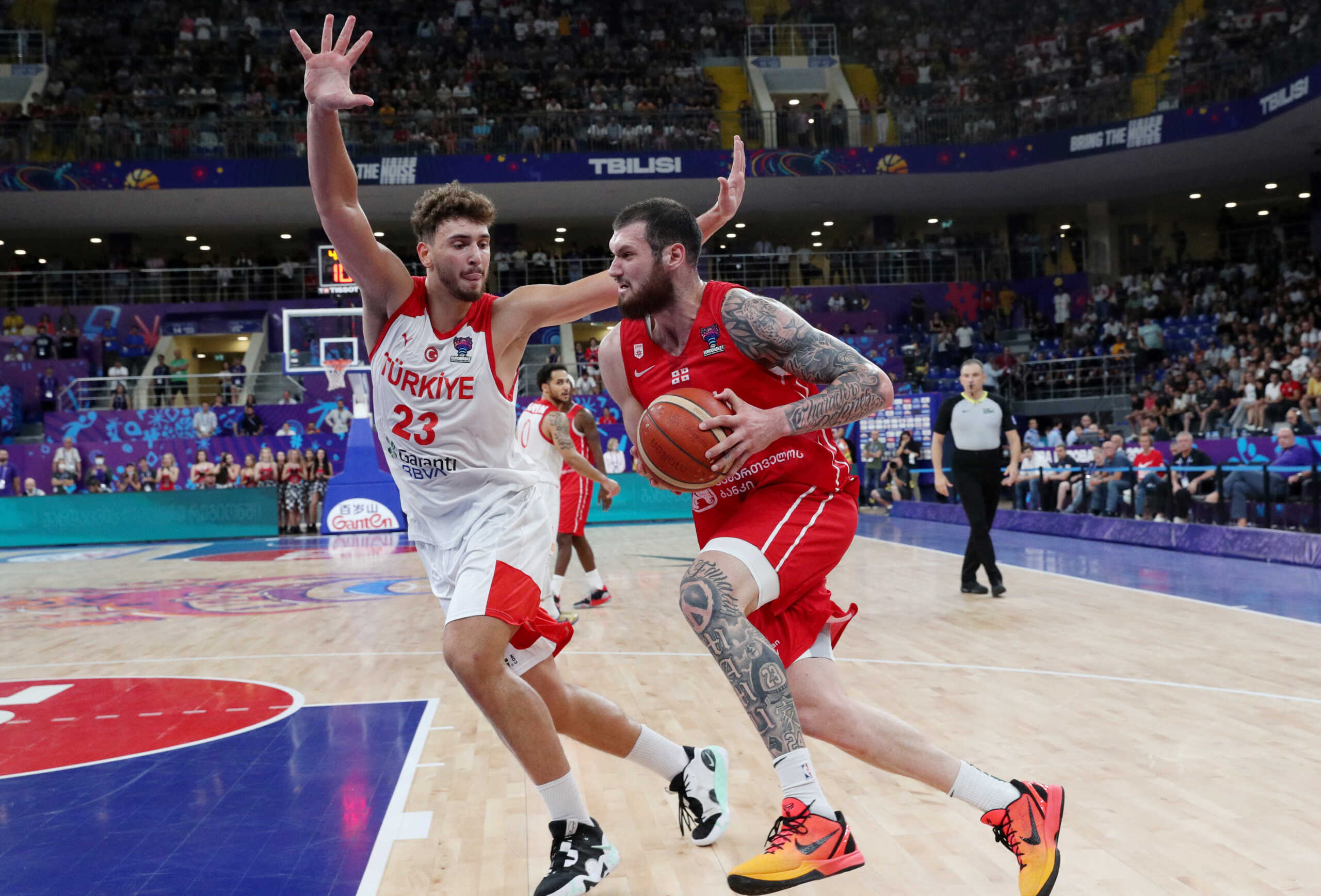 Basketball - EuroBasket Championship - Group A - Turkey v Georgia - Tbilisi Arena, Tbilisi, Georgia - September 4, 2022 Georgia's Sandro Mamukelashvili in action with Turkey's Alperen Sengun REUTERS