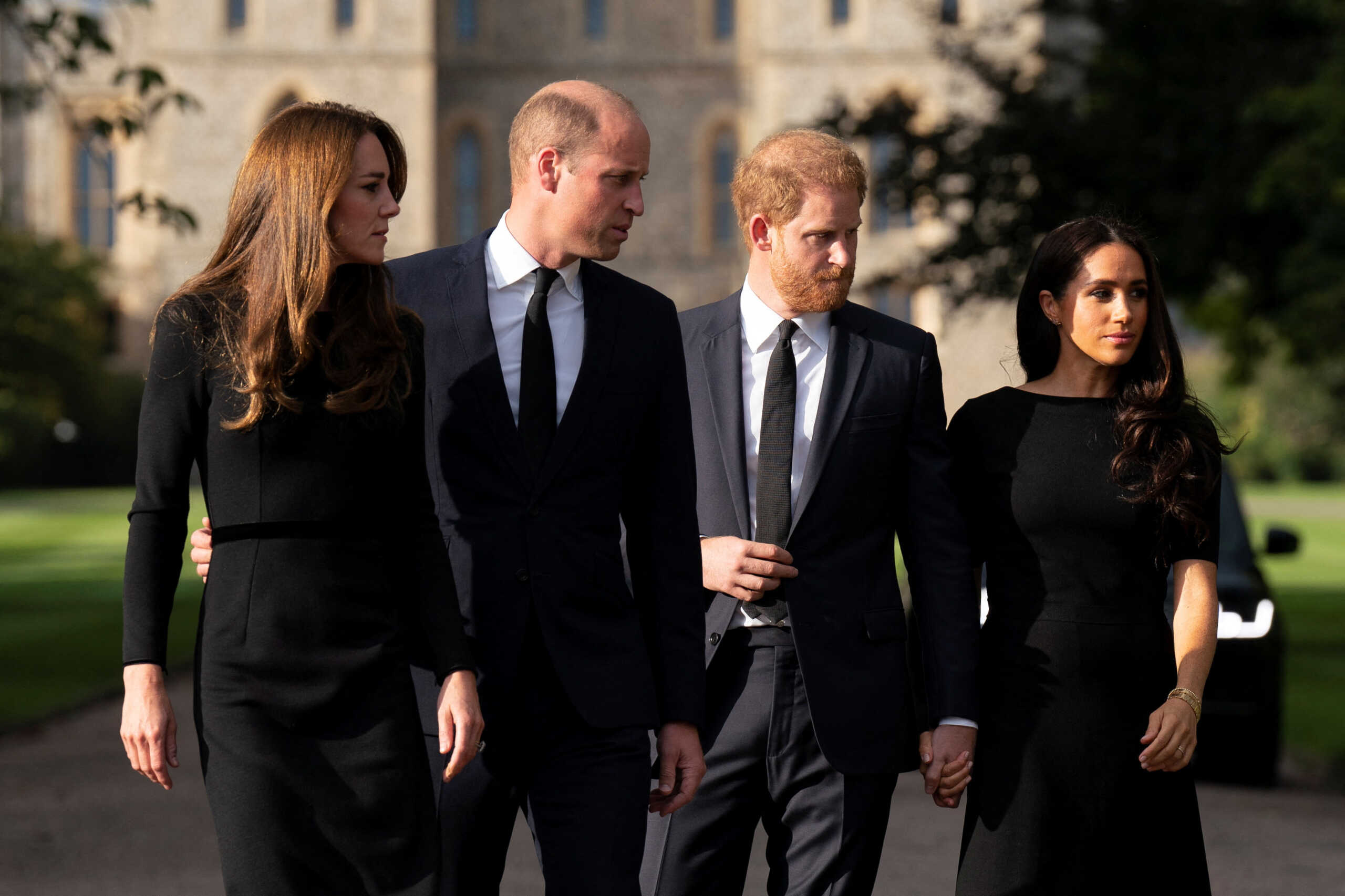 Βασίλισσα Ελισάβετ: Το παρασκήνιο πίσω από την κοινή εμφάνιση των Γουίλιαμ και Κέιτ με Χάρι και Μέγκαν