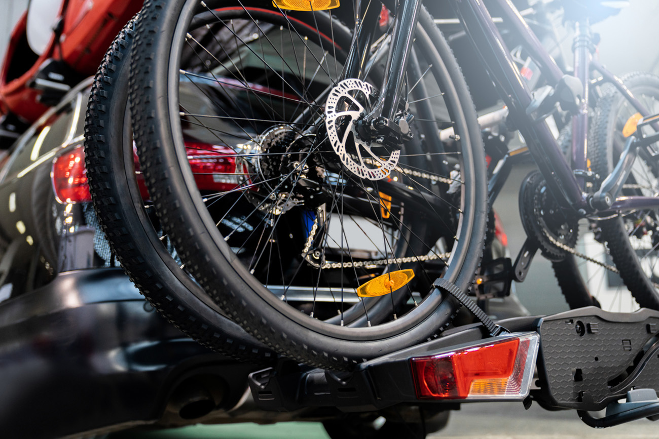 Car with bikes on the hitch-mounting bike rack