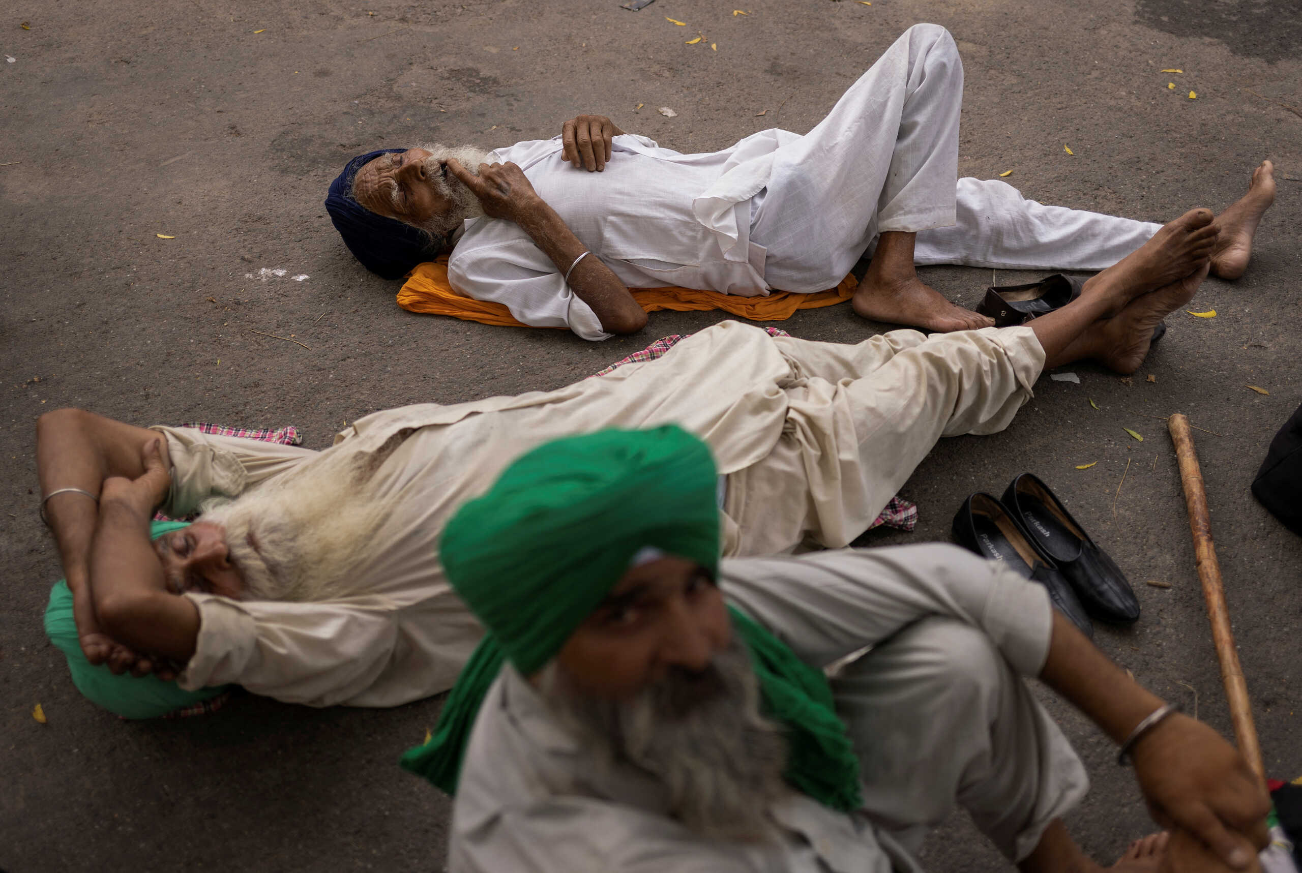 Farmers rest as they attend a Maha Panchayat or grand village council meeting as part of a farmers' protest against what they say are unfulfilled promises by Prime Minister Narendra Modi and his government, in New Delhi, India, August 22, 2022. REUTERS