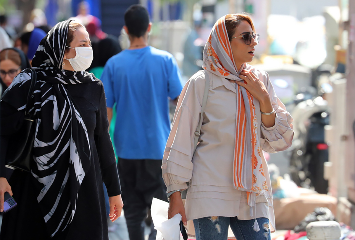 epa10193163 Iranian women walk past in a street, in Tehran, Iran, 19 September 2022. Mahsa Amini, a 22 year old girl, was detained on 13 September by the police unit responsible for enforcing Iran's strict dress code for women. Amini was declared dead on 16 September, after she spent 3 days in a coma. Protests broke out in Saqez, hometown of Amini during her funeral on 17 September.  EPA