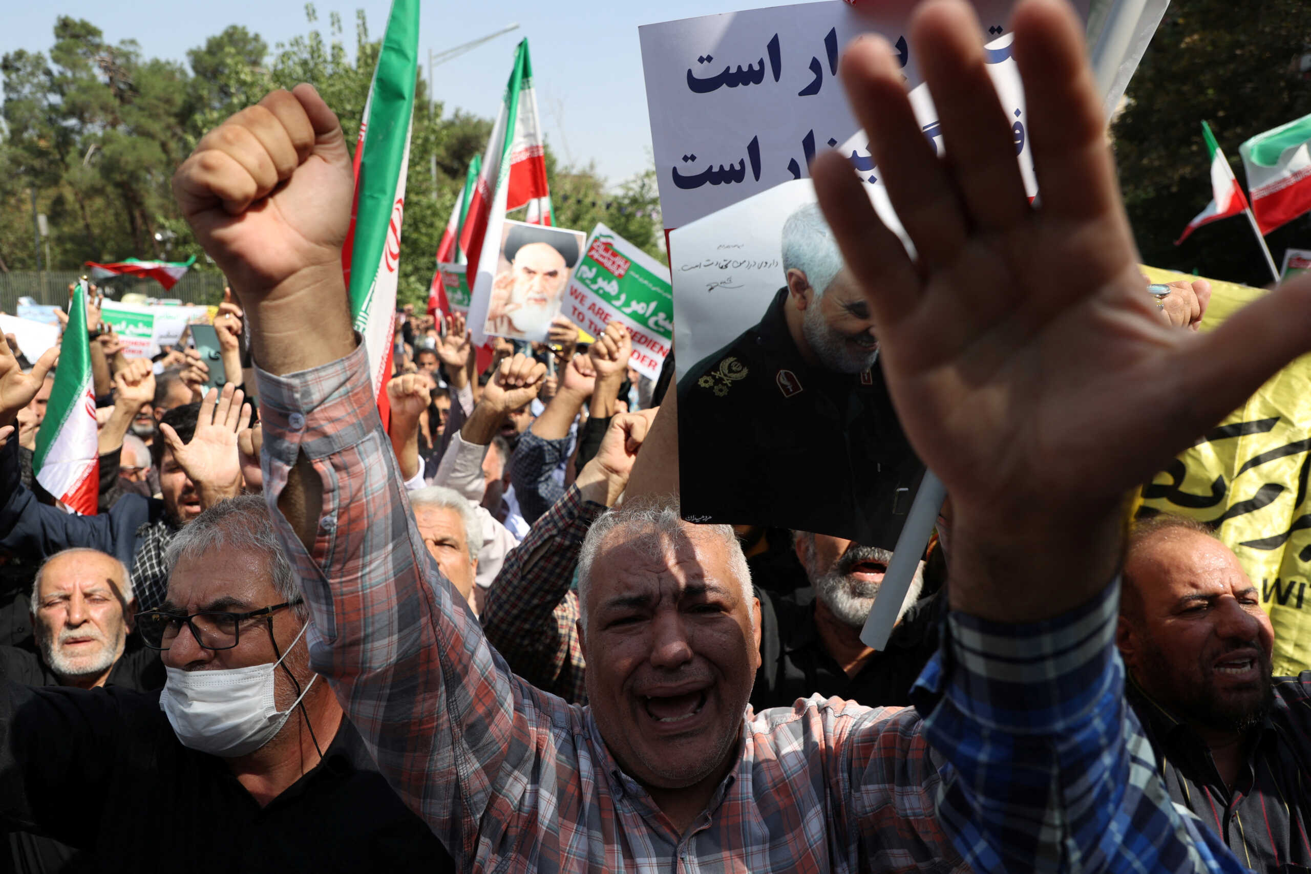 Ιράν: Πεδία μάχης σε όλη τη χώρα – Χιλιάδες «υπερασπίζονται» τη μαντίλα