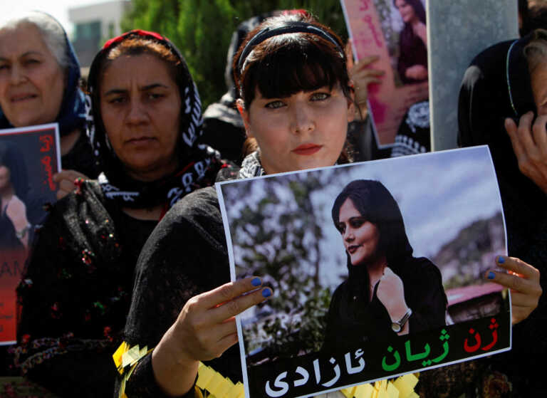 Μήνυση από τους γονείς της Μάχσα Αμίνι στους αστυνομικούς που τη συνέλαβαν στο Ιράν