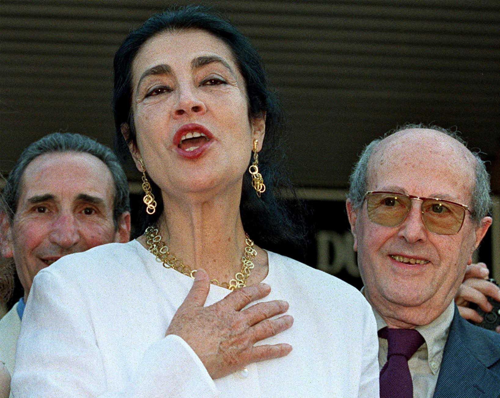 FILE PHOTO: Greek actress Irene Papas (L) arrives with Portuguese director Manoel de Oliveira (R) for the screening of his film, "Inquietude", at the 51st Cannes Film Festival May 19.