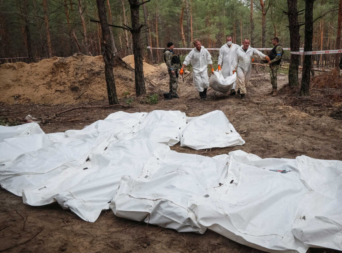 Ουκρανία: Τόπος μαρτυρίου το Ιζιούμ – Βρέθηκαν νεκροί με δεμένα τα χέρια και με θηλιές στο λαιμό τους