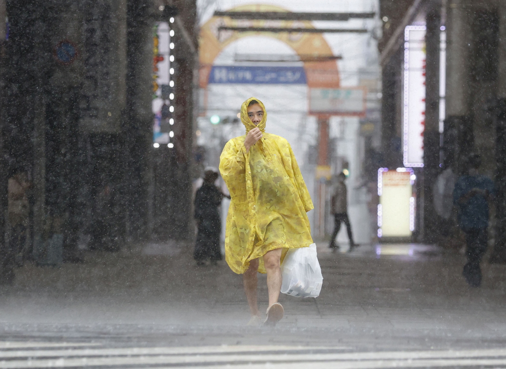 Ιαπωνία: Χιλιάδες στα καταφύγια καθώς πλησιάζει ισχυρός τυφώνας