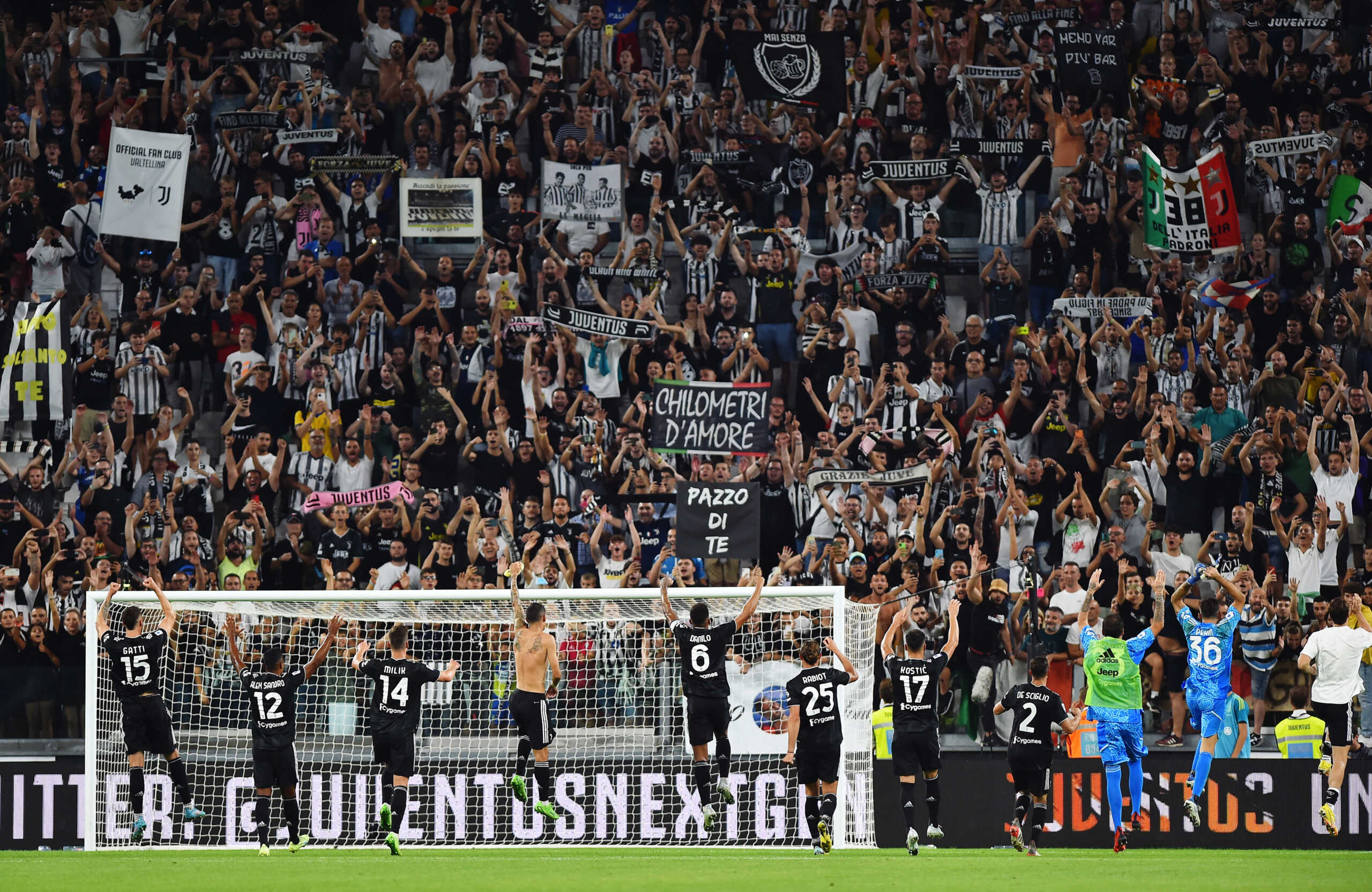 Soccer Football - Serie A - Juventus v Spezia Calcio - Allianz Stadium, Turin, Italy - August 31, 2022 Juventus players celebrate after the match REUTERS