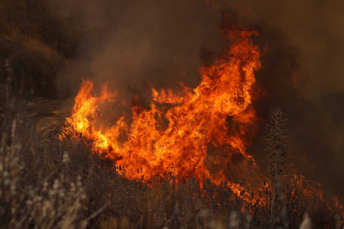 The Route Fire burns near Castaic, California, U.S., August 31, 2022.  REUTERS