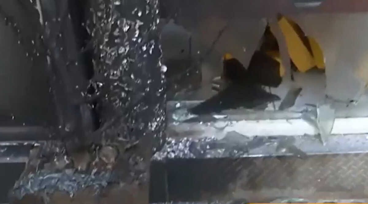 Καλλιθέα: Φωτιά σε κατάστημα – Έσπασαν το τζάμι και πέταξαν κροτίδες
