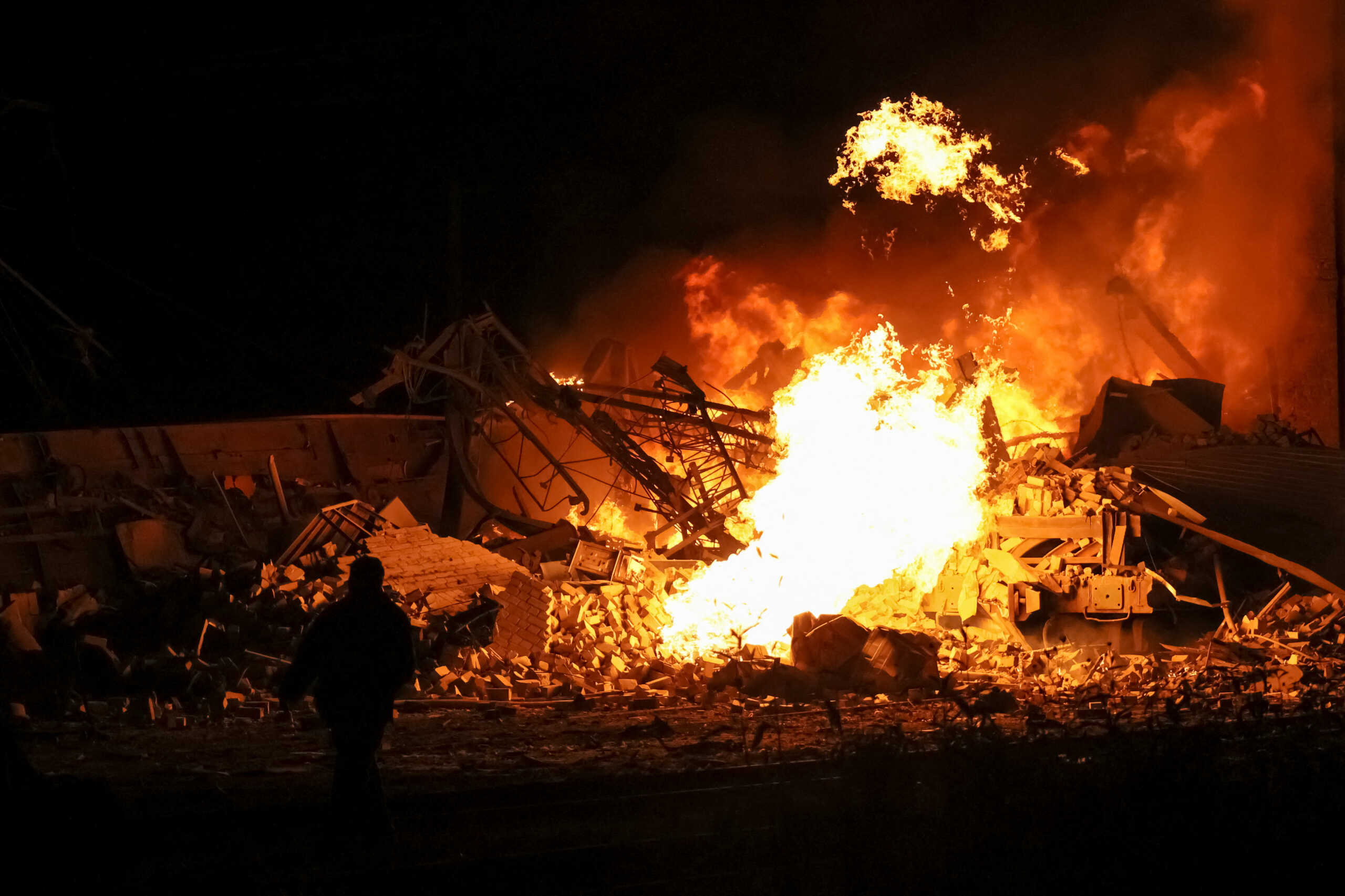 Πόλεμος στην Ουκρανία: Επίθεση με «πυραύλους S-300» στο Χάρκοβο από τους Ρώσους – «Βυθίστηκε» στο σκοτάδι η πόλη