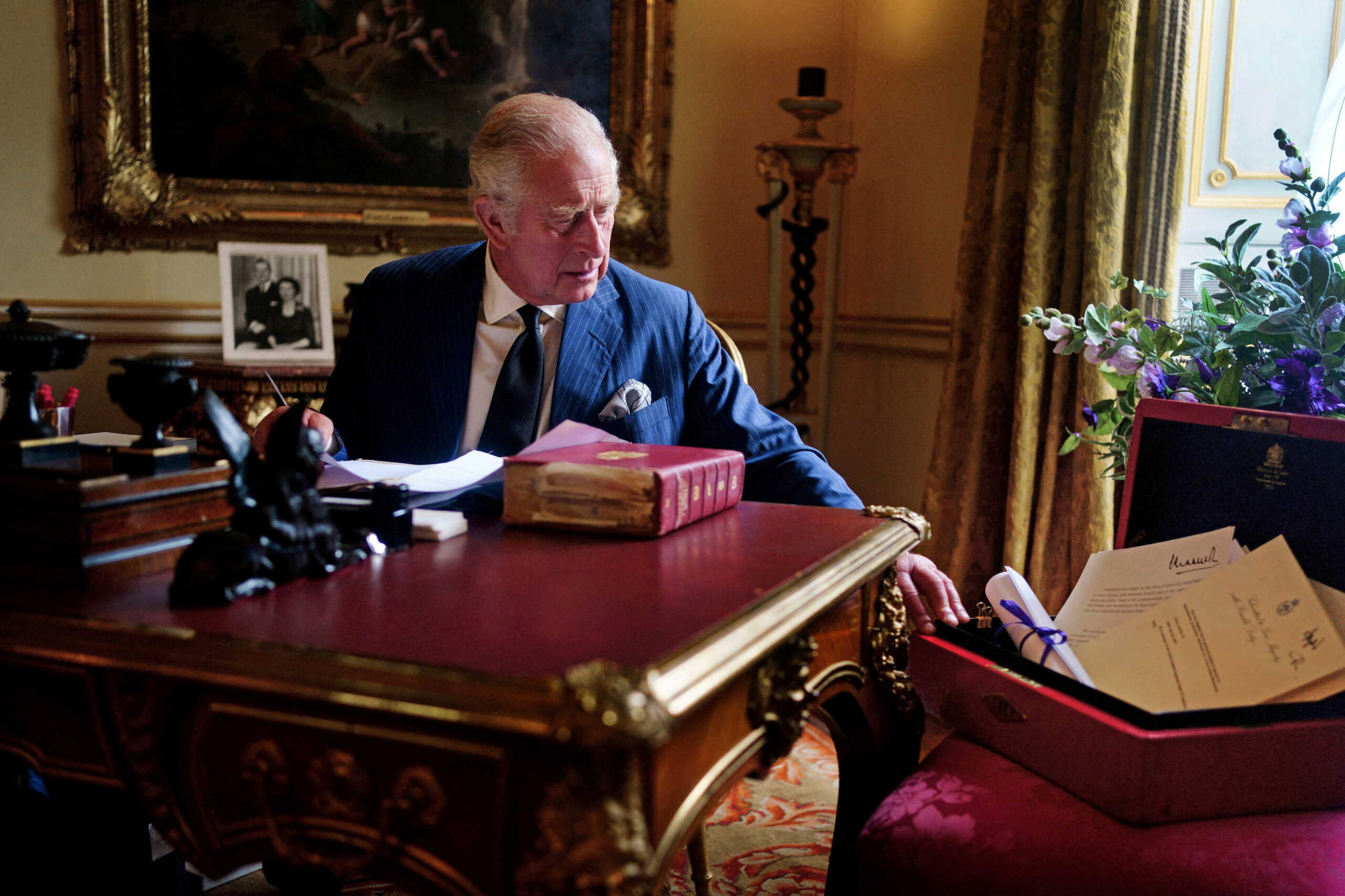 Βασιλιάς Κάρολος: Η γλυκιά και διακριτική του κίνηση για να θυμάται τη βασίλισσα Ελισάβετ