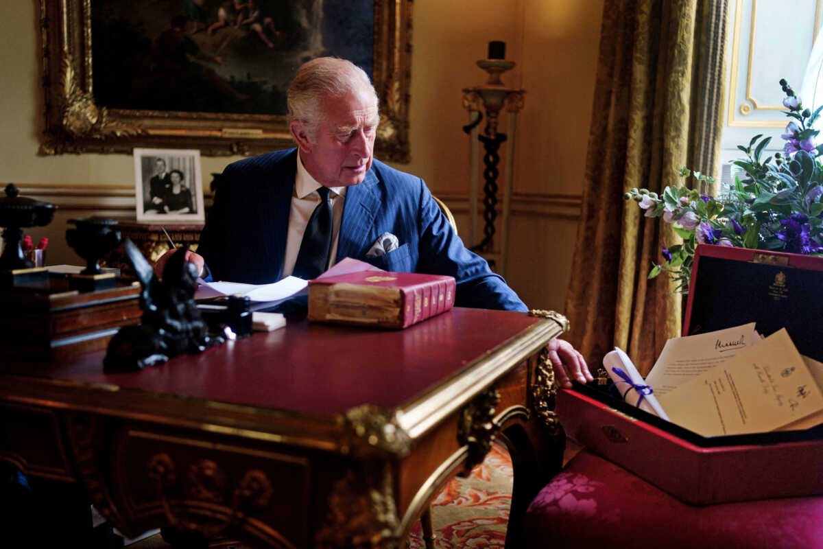 Βασιλιάς Κάρολος: Αποκαλύφθηκε το επίσημο μονόγραμμά του