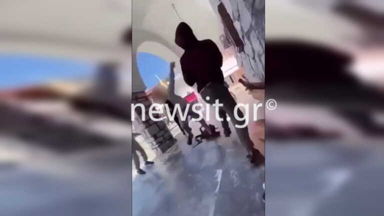 Άγριο ξύλο μεταξύ 2 μαθητών στο Αλιβέρι - Ασθενοφόρο μετέφερε ανήλικο στο νοσοκομείο
