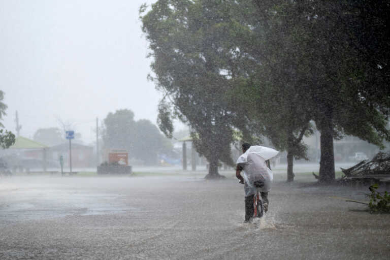 ΗΠΑ: Ενισχύθηκε ο κυκλώνας Φιόνα και κατευθύνεται στα νησιά Τερκς και Κέικος