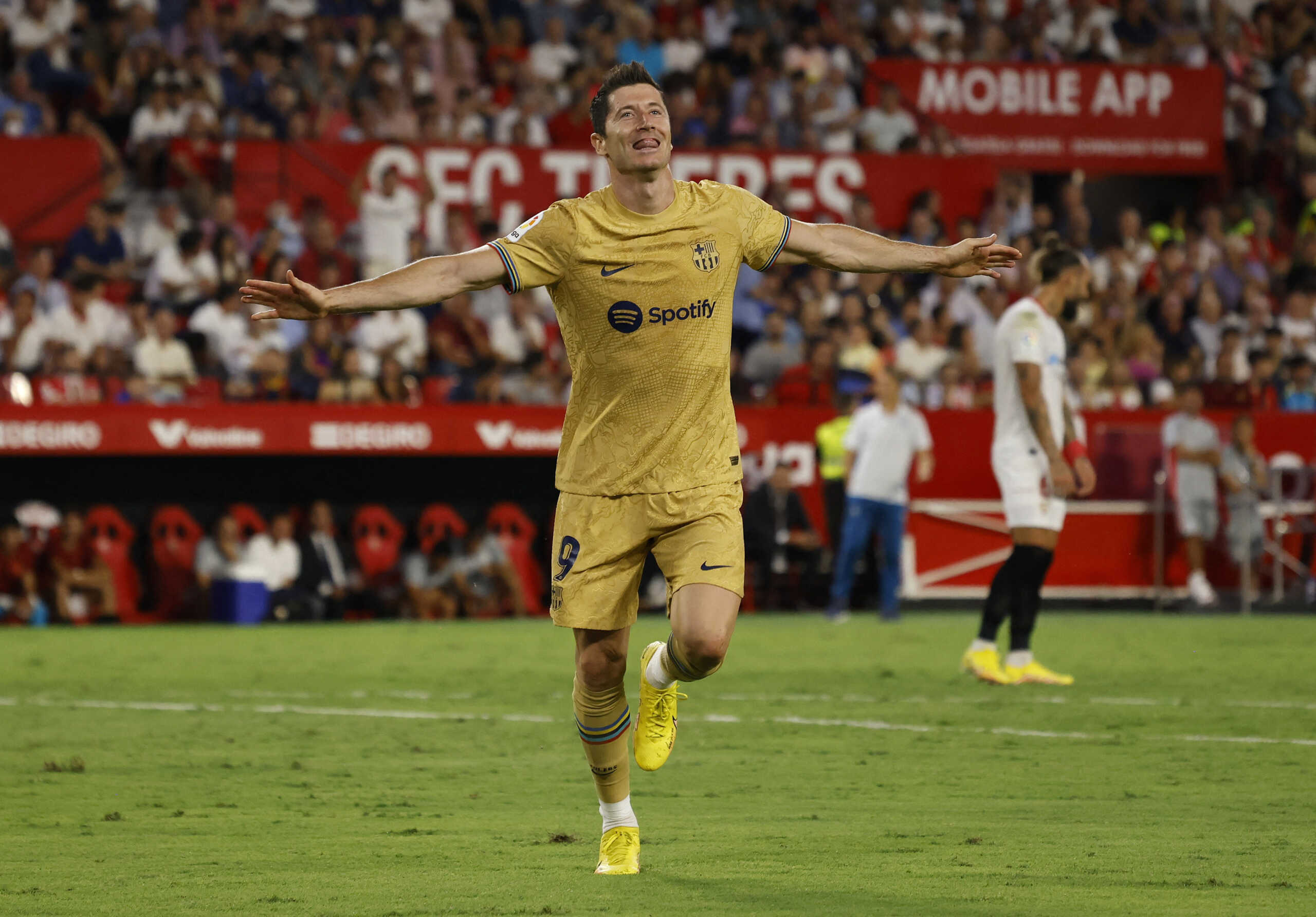 Soccer Football - LaLiga -Sevilla v Barcelona - Ramon Sanchez Pizjuan, Seville, Spain - September 3, 2022 FC Barcelona's Robert Lewandowski celebrates scoring their second goal REUTERS