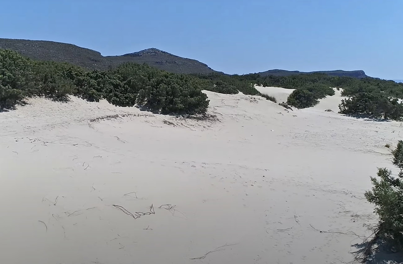 Η κάτασπρη έρημος της Ελλάδας με τη σπάνια λευκή άμμο – Αυτή είναι η μικρή ελληνική «Σαχάρα»
