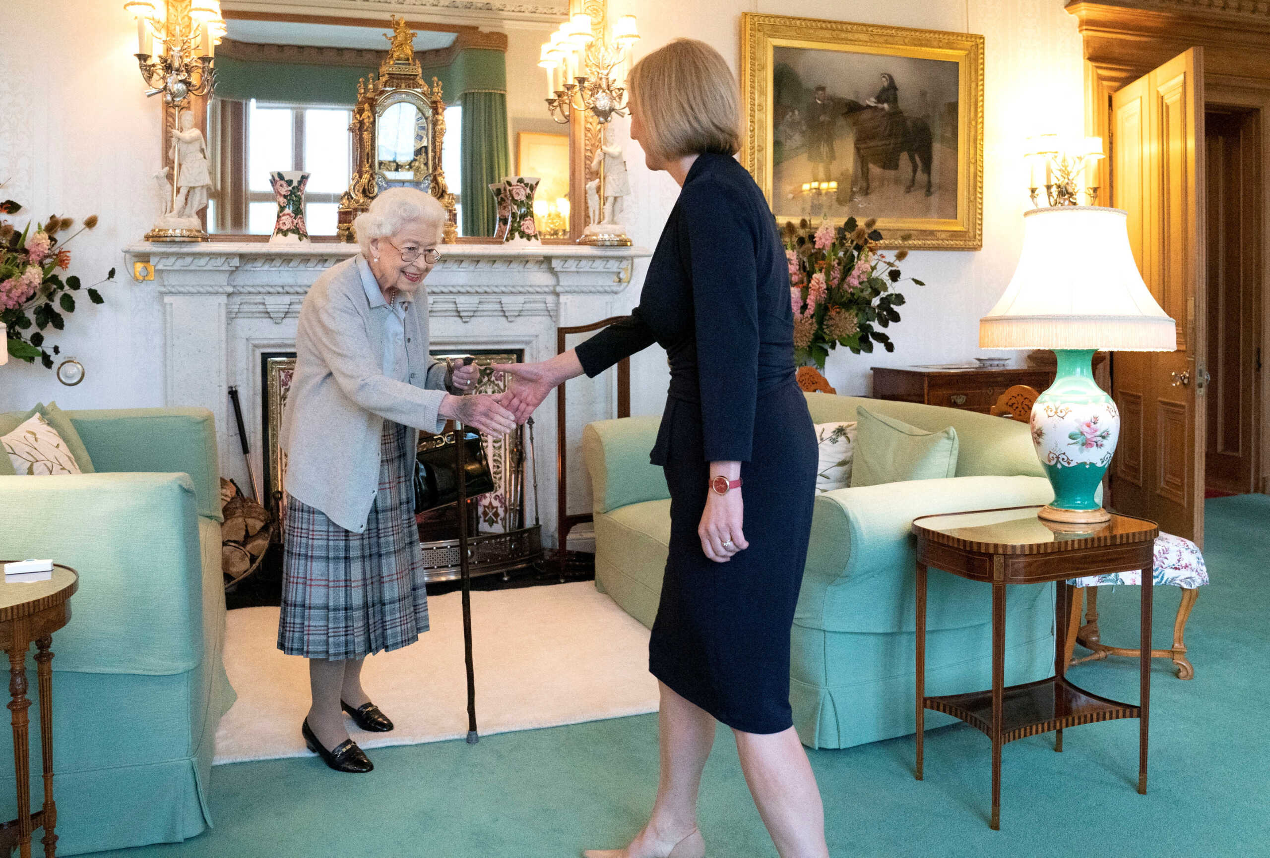 Βρετανία: Η βασίλισσα Ελισάβετ διόρισε τη Λιζ Τρας ως νέα πρωθυπουργό