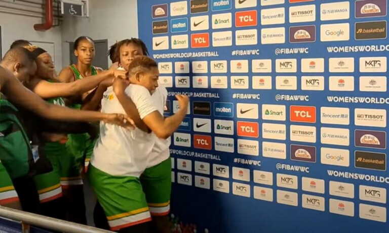 Παίκτριες του Μάλι πλακώθηκαν μεταξύ τους στη μικτή ζώνη του Παγκοσμίου Κυπέλλου Γυναικών