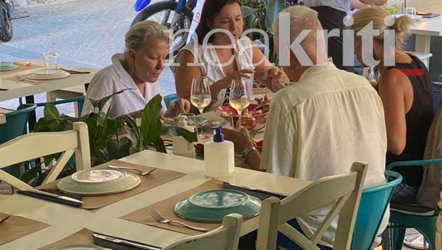 Η Μπέττι Μίντλερ στο Ηράκλειο – Επισκέφθηκε την Κνωσσό και γεύτηκε την κρητική κουζίνα