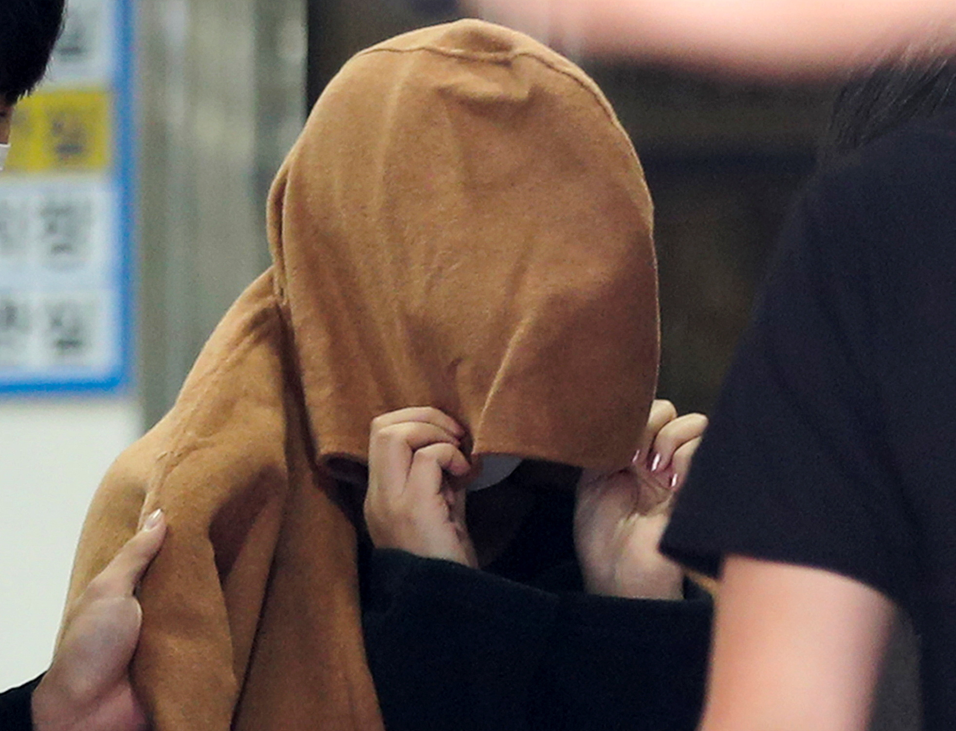 A woman, believed to be the mother of two children whose remains were found in suitcases in New Zealand last month, is transported to prosecutors' office, in Ulsan, South Korea, September 15, 2022.   Yonhap via REUTERS   ATTENTION EDITORS - THIS IMAGE HAS BEEN SUPPLIED BY A THIRD PARTY. SOUTH KOREA OUT. NO RESALES. NO ARCHIVE. THIS PICTURE WAS PROCESSED BY REUTERS TO ENHANCE QUALITY. AN UNPROCESSED VERSION HAS BEEN PROVIDED SEPARATELY.