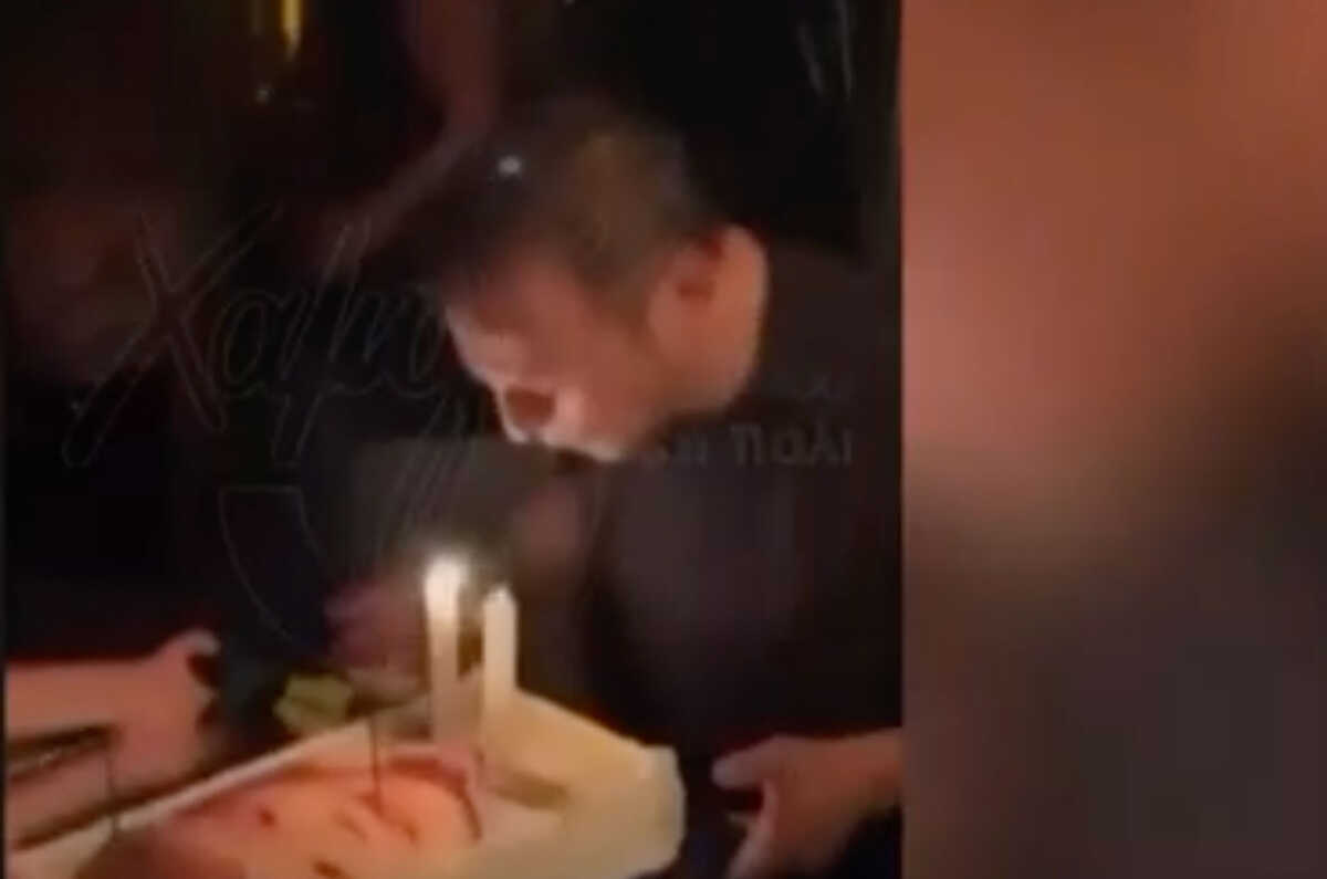 Ο Ντέμης Νικολαΐδης έχει γενέθλια και η Φανή Σπυριδάκη του έκανε τούρτα έκπληξη