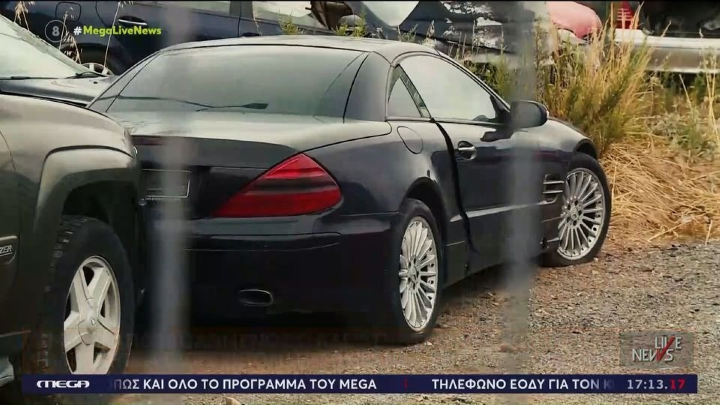 Παλλήνη: Αποκλειστικές εικόνες «Live News» από μάντρα με κλεμμένα αυτοκίνητα