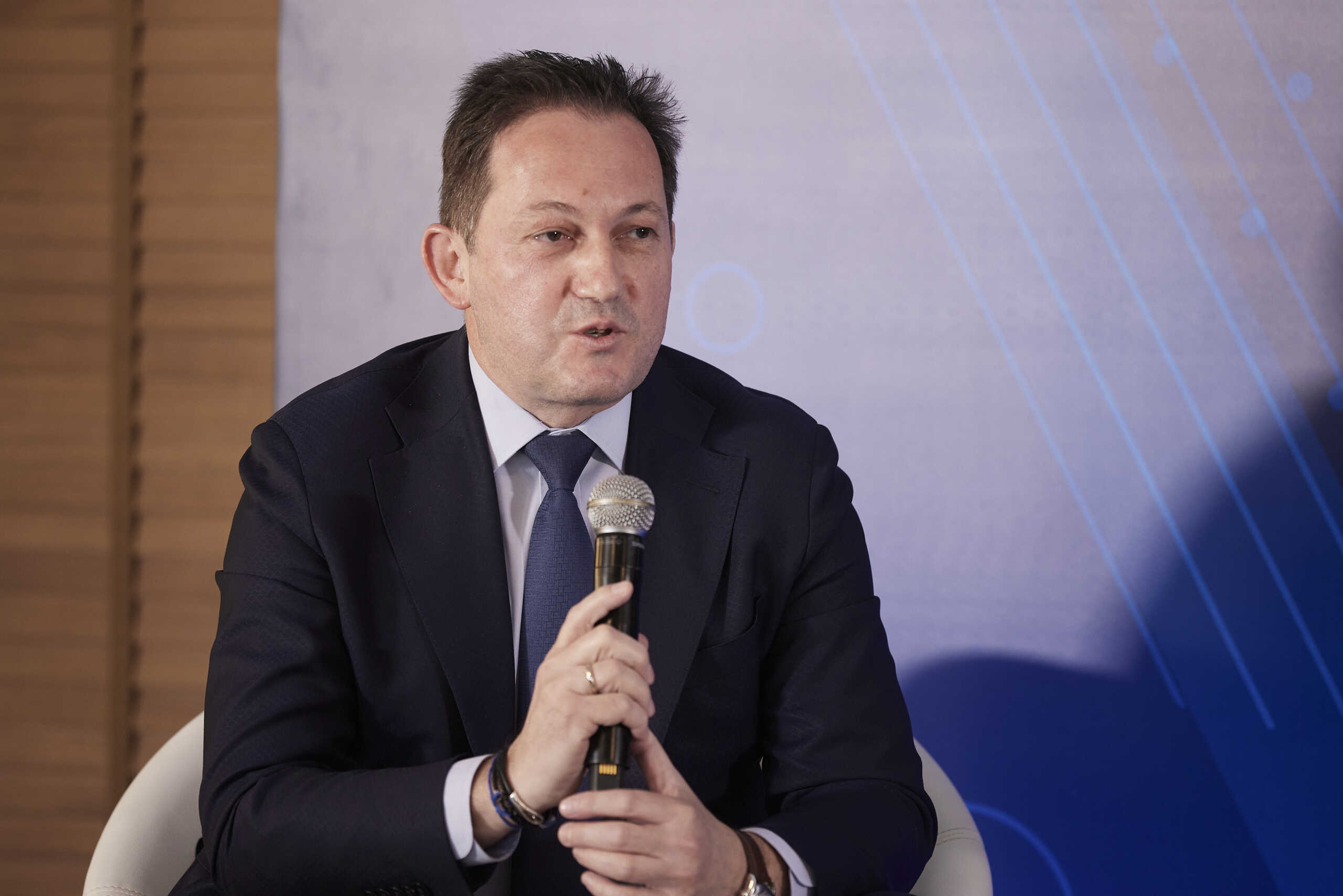 Πέτσας: Ατυχής στιγμή το «όποιος δεν προσαρμόζεται, πεθαίνει» – ΣΥΡΙΖΑ: Κυνισμός, αλαζονεία, κοροϊδία