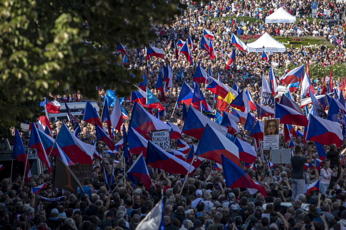 Τσεχία: Χιλιάδες διαδηλωτές κατά της ενεργειακής κρίσης, της ΕΕ και του ΝΑΤΟ