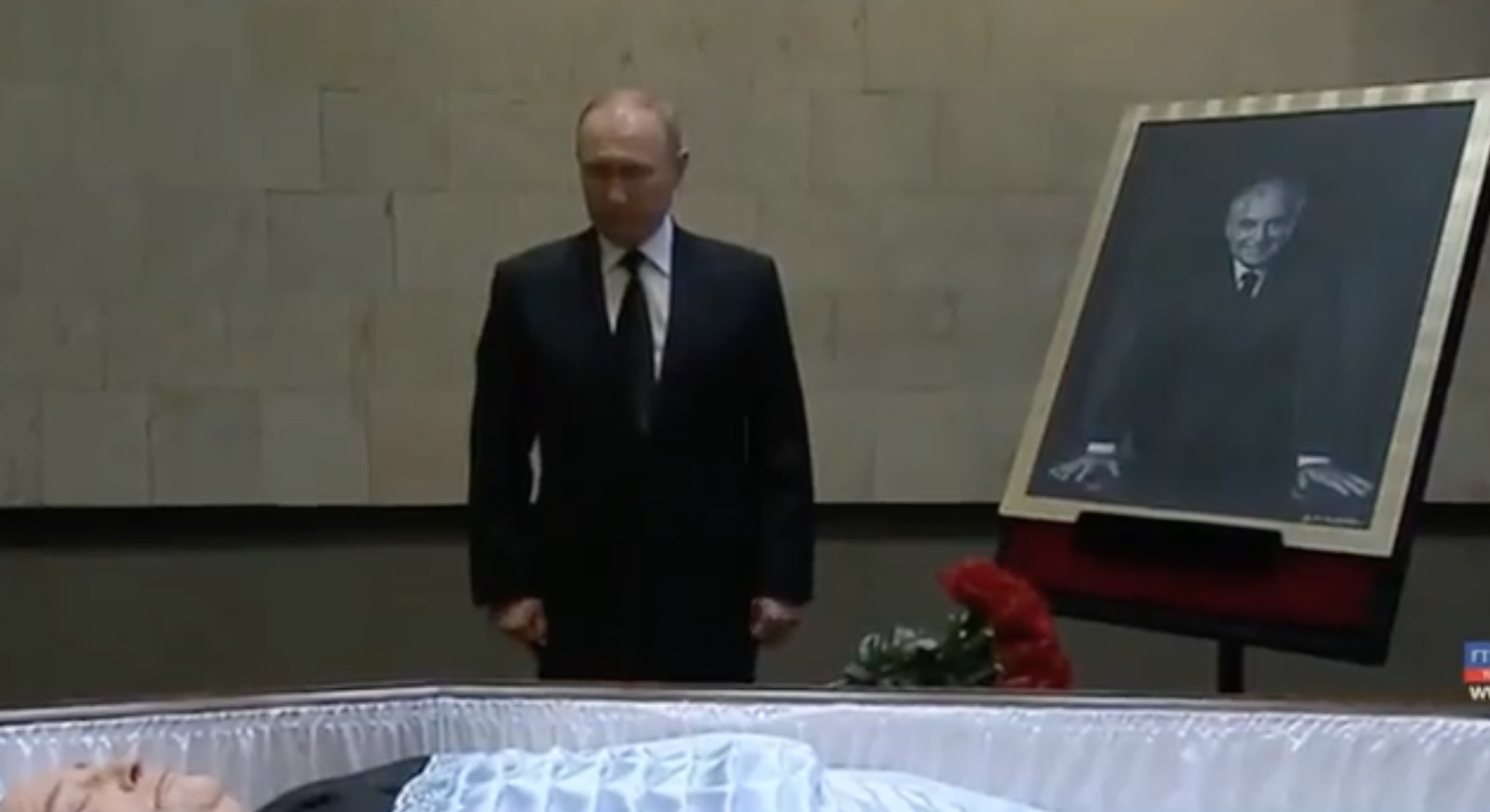 Μικρόψυχος Πούτιν – Ούτε θα παραστεί στην κηδεία του Γκορμπατσόφ ούτε επέτρεψε να γίνει δημοσία δαπάνη