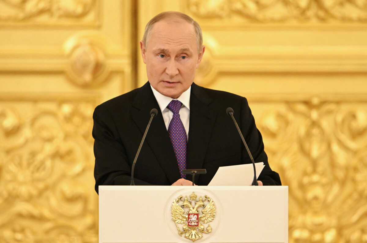 DailyMail: Χτυπήθηκε το αυτοκίνητο του Βλαντιμίρ Πούτιν – «Πιθανή απόπειρα δολοφονίας»