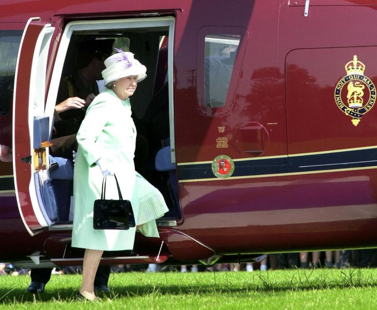 Βασίλισσα Ελισάβετ: Τα ιστορικά ταξίδια της – Απρόοπτα και απειλές