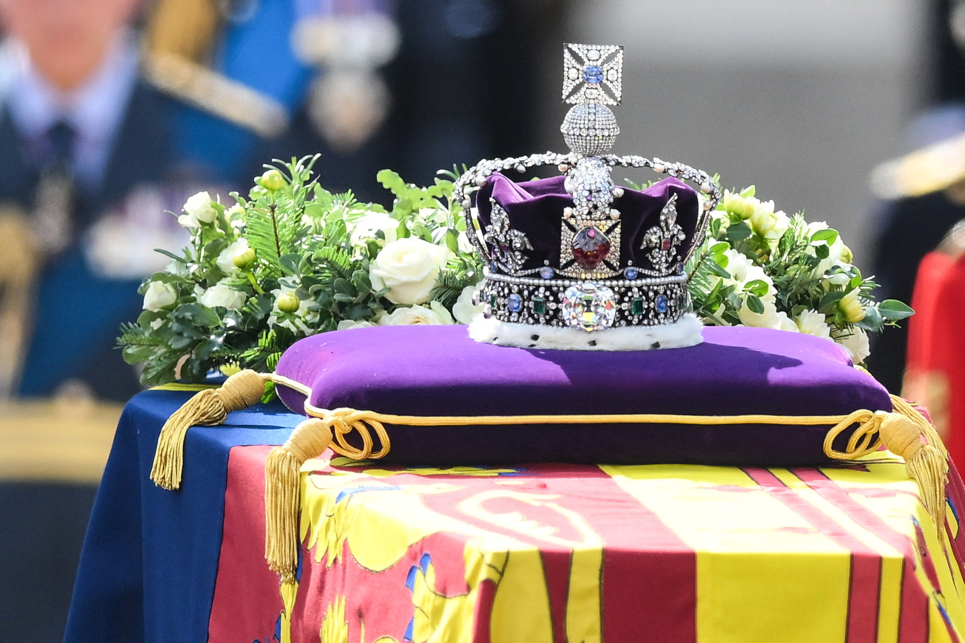 Βασίλισσα Ελισάβετ: Πως διατηρείται η σορός της μέχρι την ταφή – Οι ψίθυροι για άδειο φέρετρο