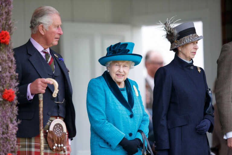 Οι τελευταίες στιγμές της βασίλισσας Ελισάβετ – Στο προσκεφάλι της Κάρολος και πριγκίπισσα Άννα
