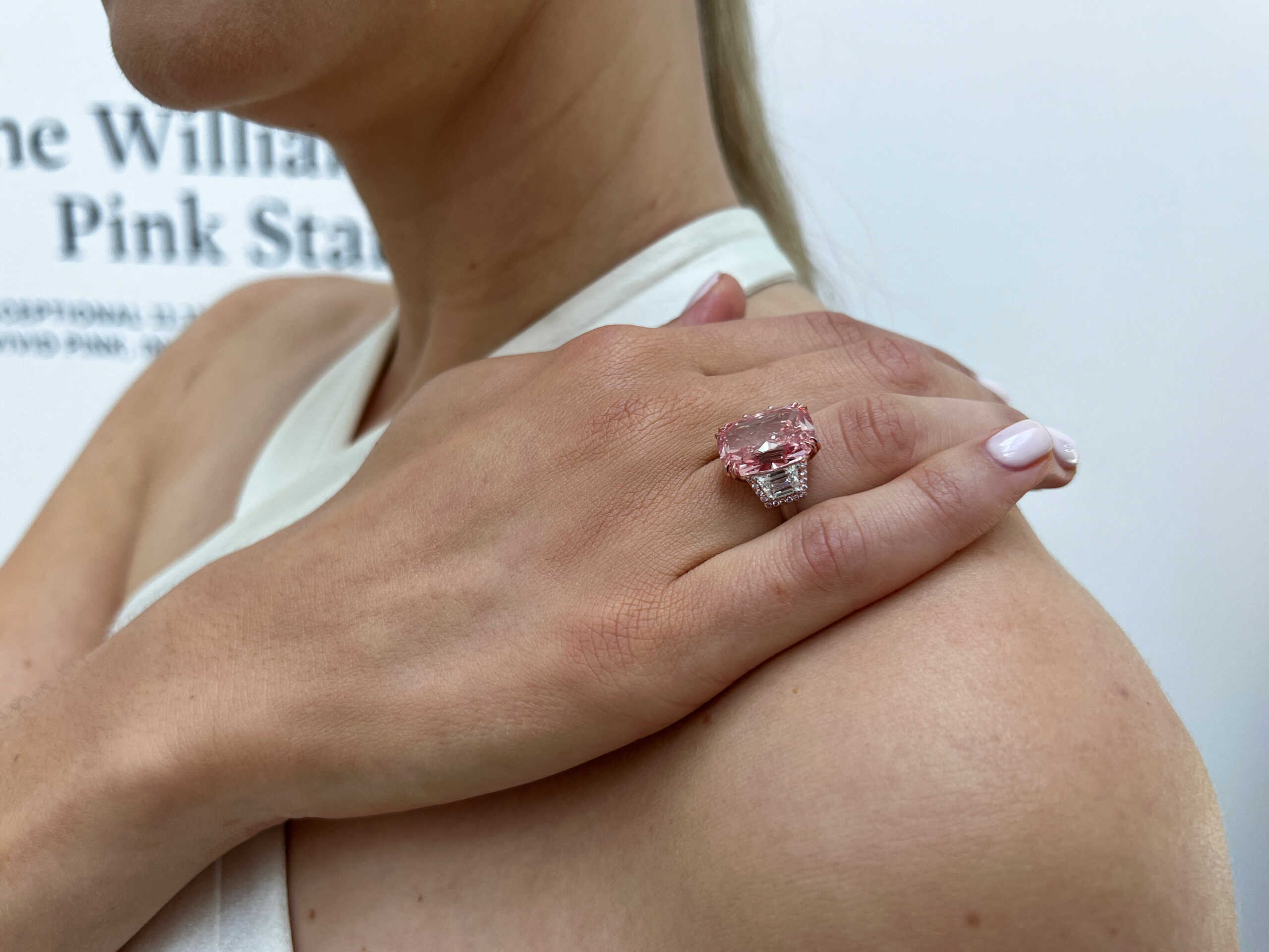 Ροζ διαμάντι σπάει όλα τα ρεκόρ – Θα αγοραστεί με πάνω από 21 εκατ. δολάρια