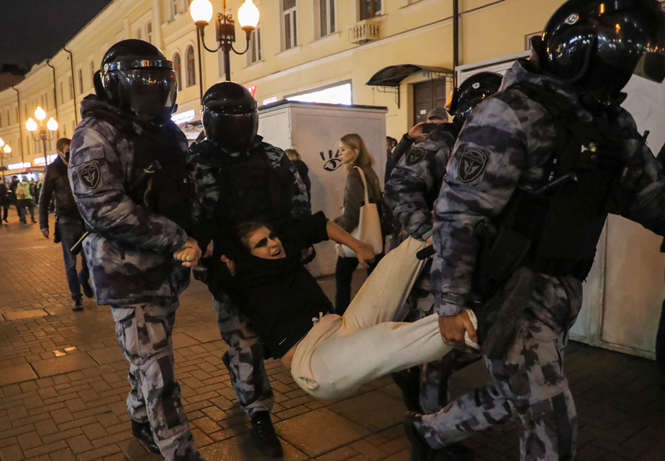 Η καταστολή στη Ρωσία πέρασε σε νέο επίπεδο – Προπαγάνδα, βία και εκφοβισμός