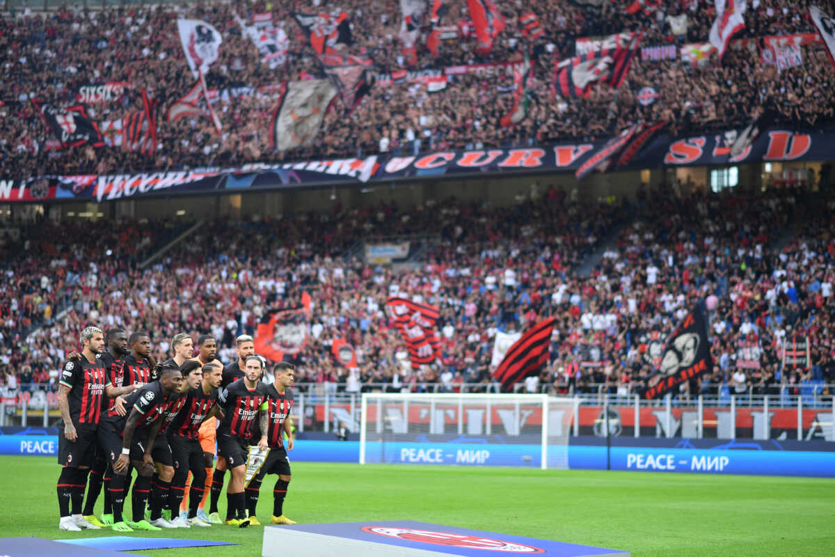 Soccer Football - Champions League - Group E - AC Milan v Dinamo Zagreb - San Siro, Milan, Italy - September 14, 2022 AC Milan players pose for a team group photo before the match REUTERS