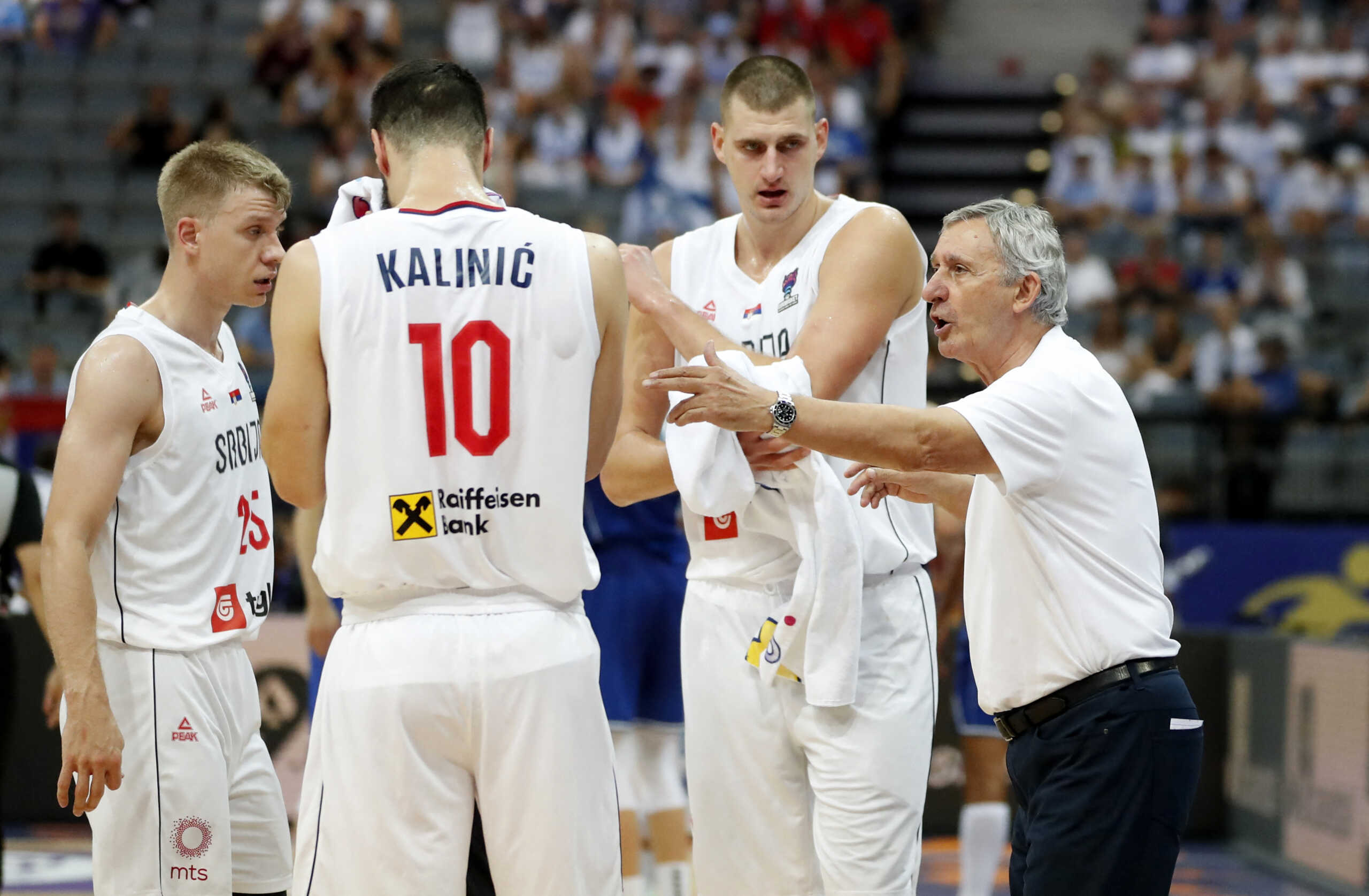 Basketball - EuroBasket Championship - Group D - Serbia v Finland - Prague Arena, Prague, Czech Republic - September 5, 2022 Serbia coach Svetislav Pesic talks to his players REUTERS