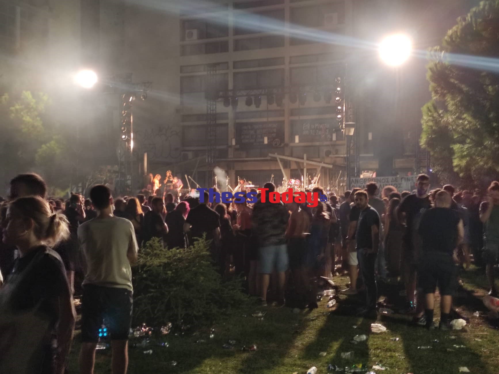 Θεσσαλονίκη: Νύχτα εκτεταμένων επεισοδίων στο ΑΠΘ και στο κέντρο της πόλης – Ξεκίνησαν από συναυλία στο πανεπιστήμιο