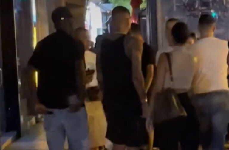 Snik: Τσακώθηκε με έφηβο στην μέση του δρόμου στη Θεσσαλονίκη – Προσπάθησε να τον σταματήσει η κοπέλα του
