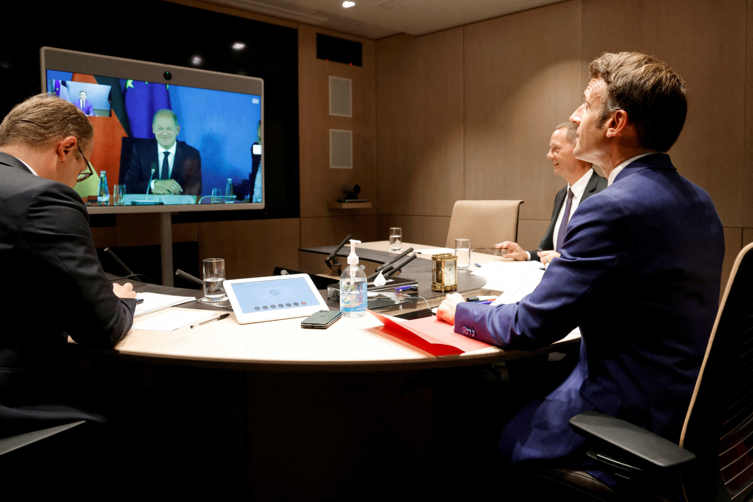 French President Emmanuel Macron holds talks with German Chancellor Olaf Scholz on the energy crisis via video link, at the Elysee Presidential Palace in Paris, France September 5, 2022. Ludovic Marin